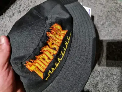 Gorras con diseño bordado - miniatura 3