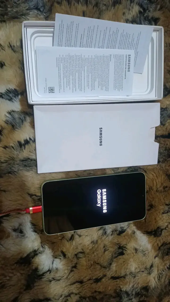 Samsung Galaxy A34 5G con caja y accesorios - 2