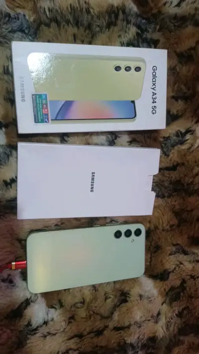 Samsung Galaxy A34 5G con caja y accesorios - miniatura 3
