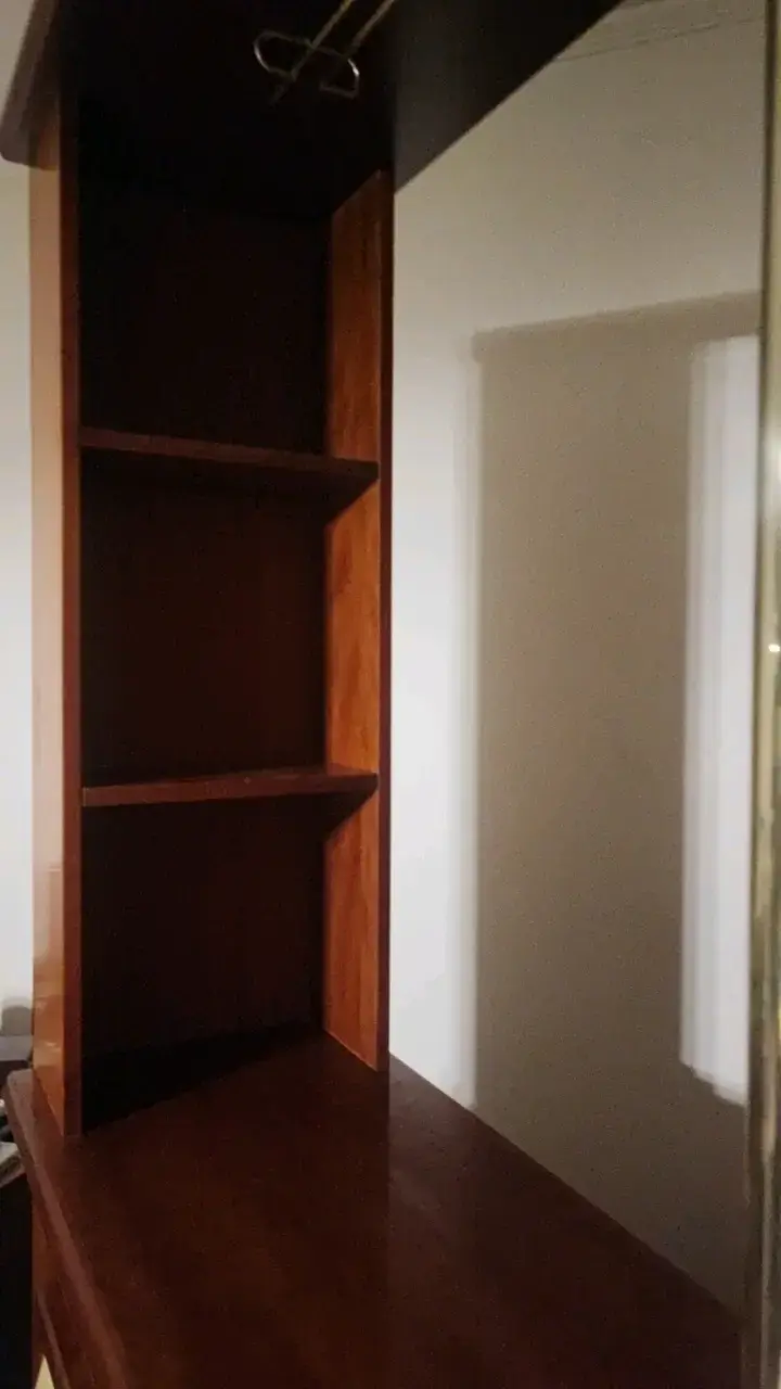 Barra de bar de madera con estante - 2