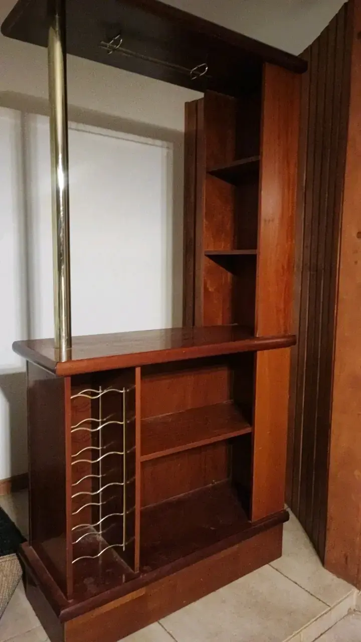 Barra de bar de madera con estante - 4