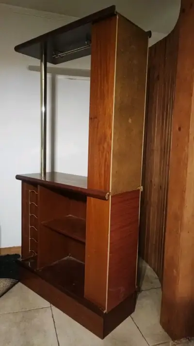 Barra de bar de madera con estante - miniatura 5
