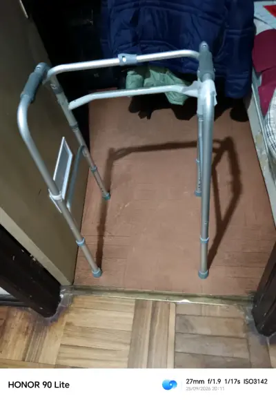 Andador plegable de aluminio para adultos - miniatura 2