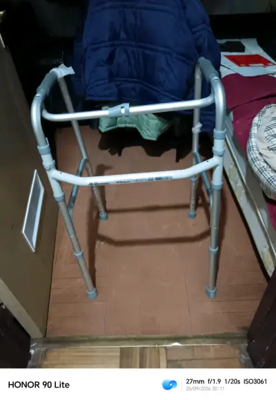 Andador plegable de aluminio para adultos - miniatura 4