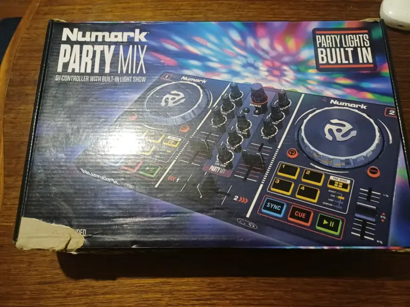Controlador DJ Numark PartyMix con luces integrada - 5