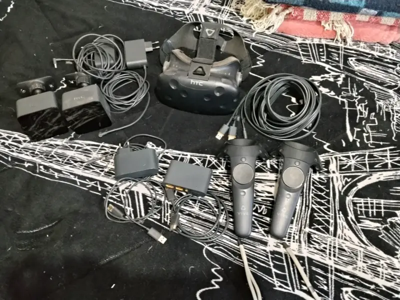 Set de Realidad Virtual HTC Vive con Accesorios - 1