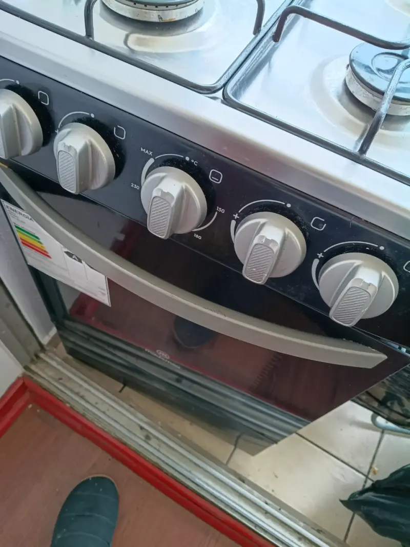 Cocina a gas Mademsa con horno y 4 quemadores - 1