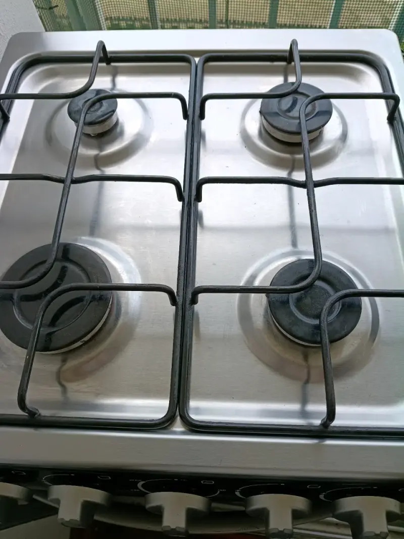 Cocina a gas Mademsa con horno y 4 quemadores - 2