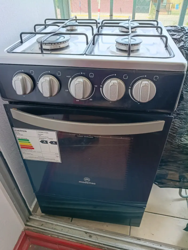 Cocina a gas Mademsa con horno y 4 quemadores - 3