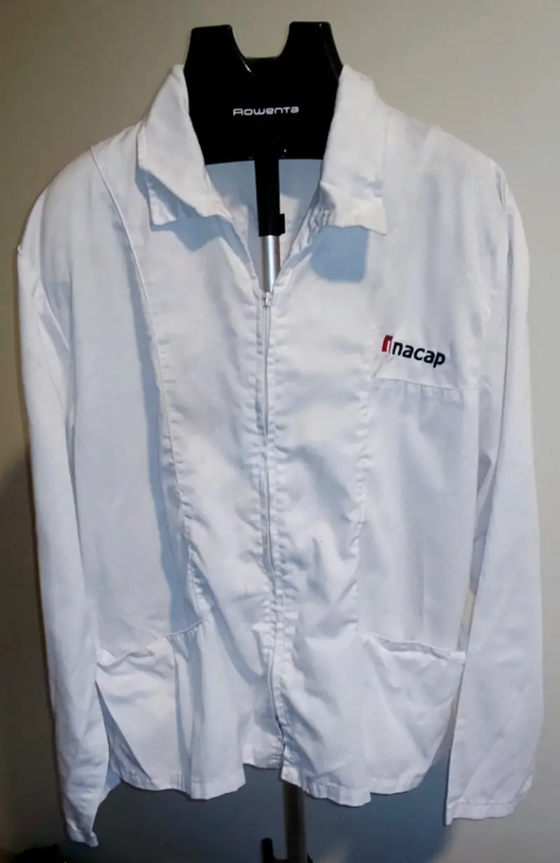 Cotona blanca con logo Inacap