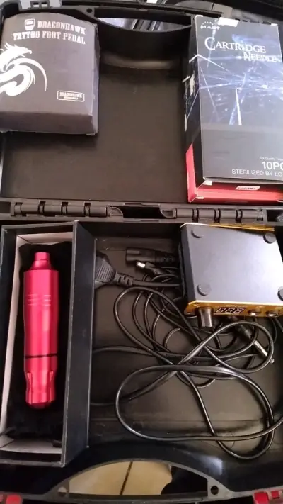 Kit de Tatuaje Completo Dragonhawk con Pedal y Agujas - miniatura 1