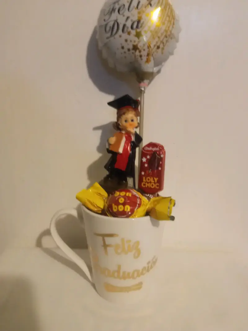Taza de Graduación con Dulces y Globo - 1