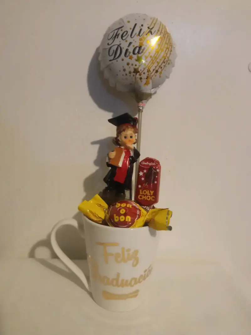 Taza de Graduación con Dulces y Globo - 2