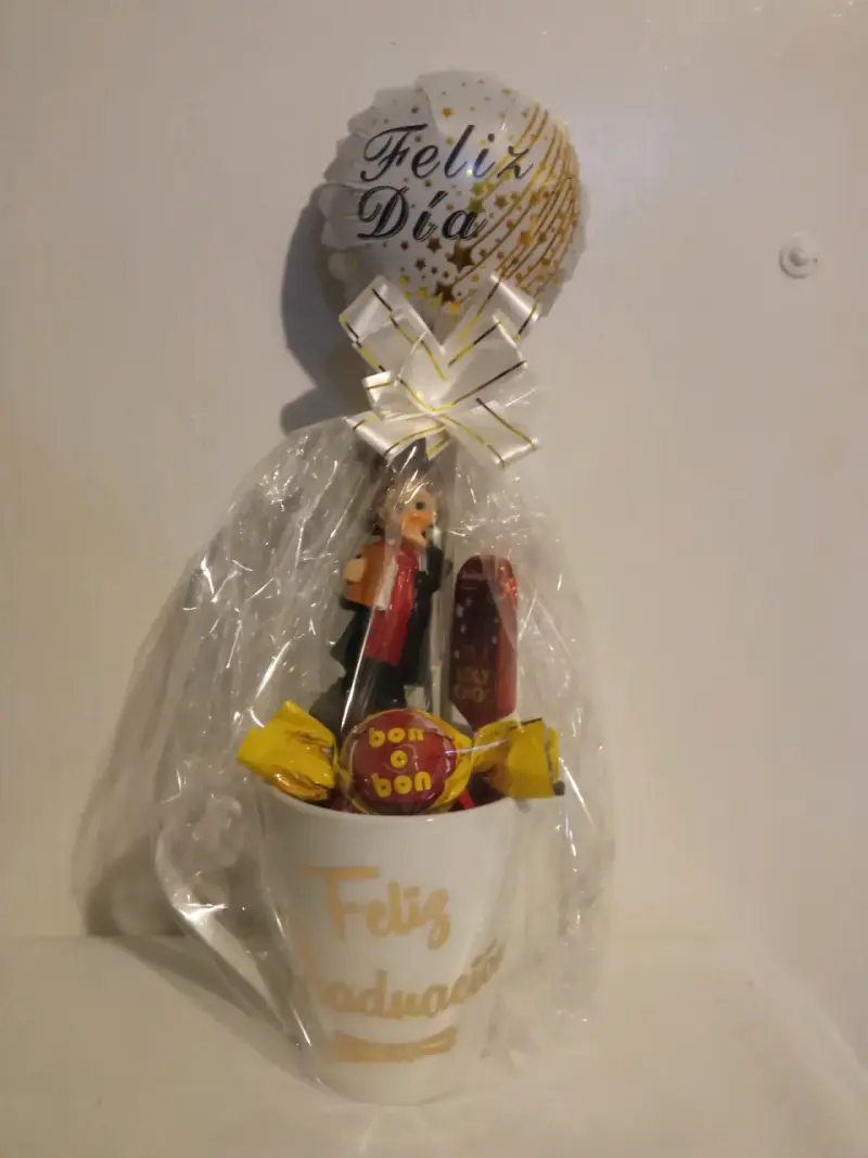Taza de Graduación con Dulces y Globo - 4