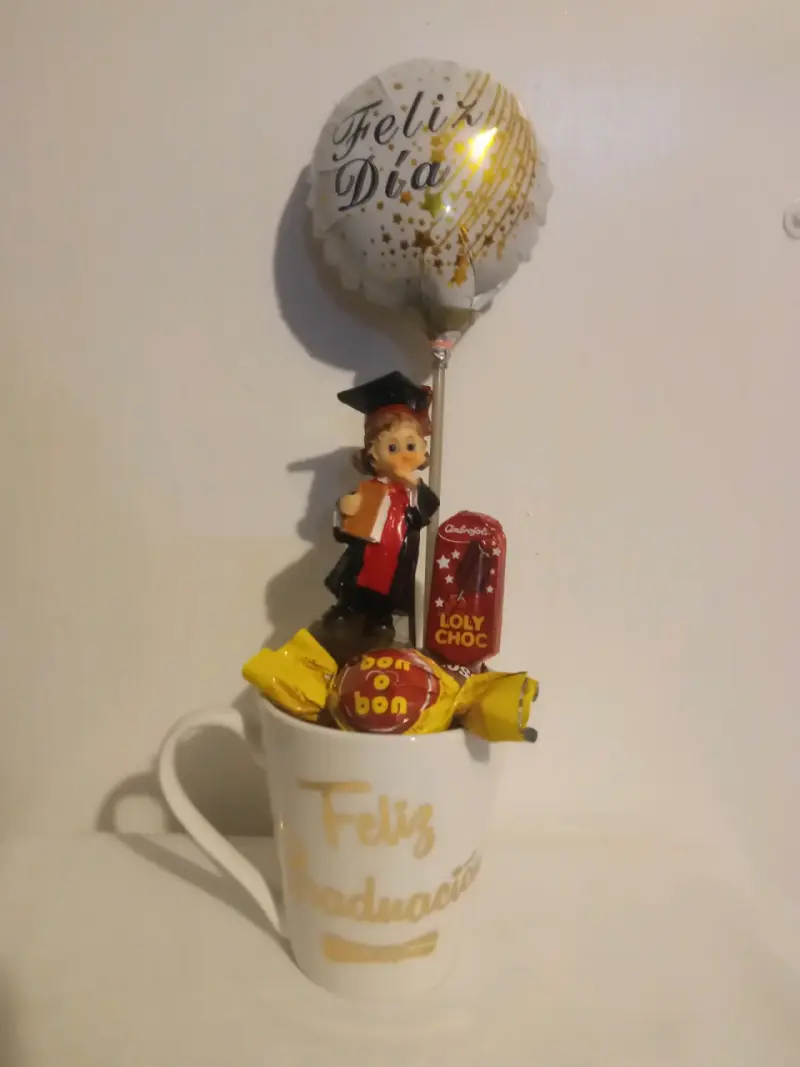 Taza de Graduación con Dulces y Globo - 5