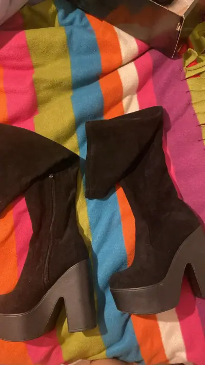 Botas negras de plataforma alta - miniatura 1