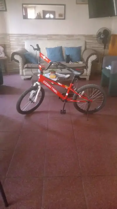 Bicicleta Ozark Trail roja para niños - miniatura 1