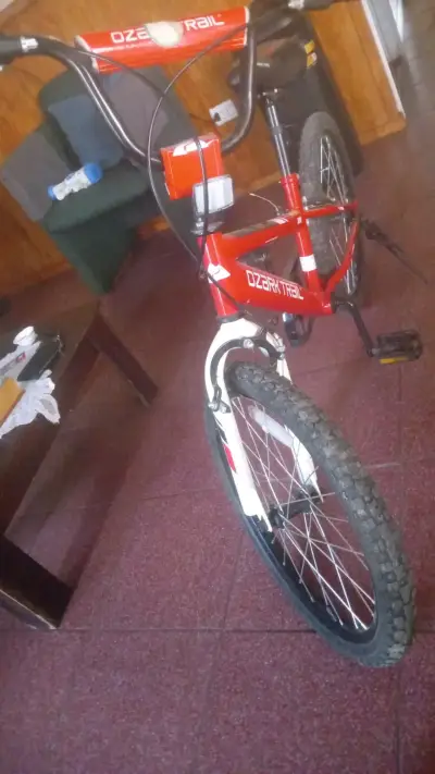 Bicicleta Ozark Trail roja para niños - miniatura 2