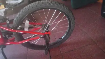 Bicicleta Ozark Trail roja para niños - miniatura 4