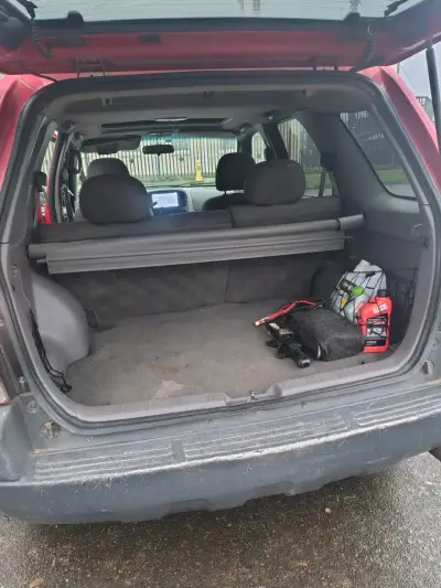 Camioneta Ford Escape 2005 en buen estado - miniatura 3