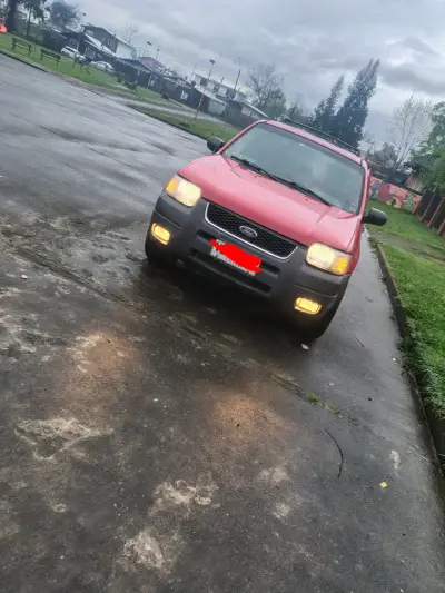 Camioneta Ford Escape 2005 en buen estado - miniatura 4