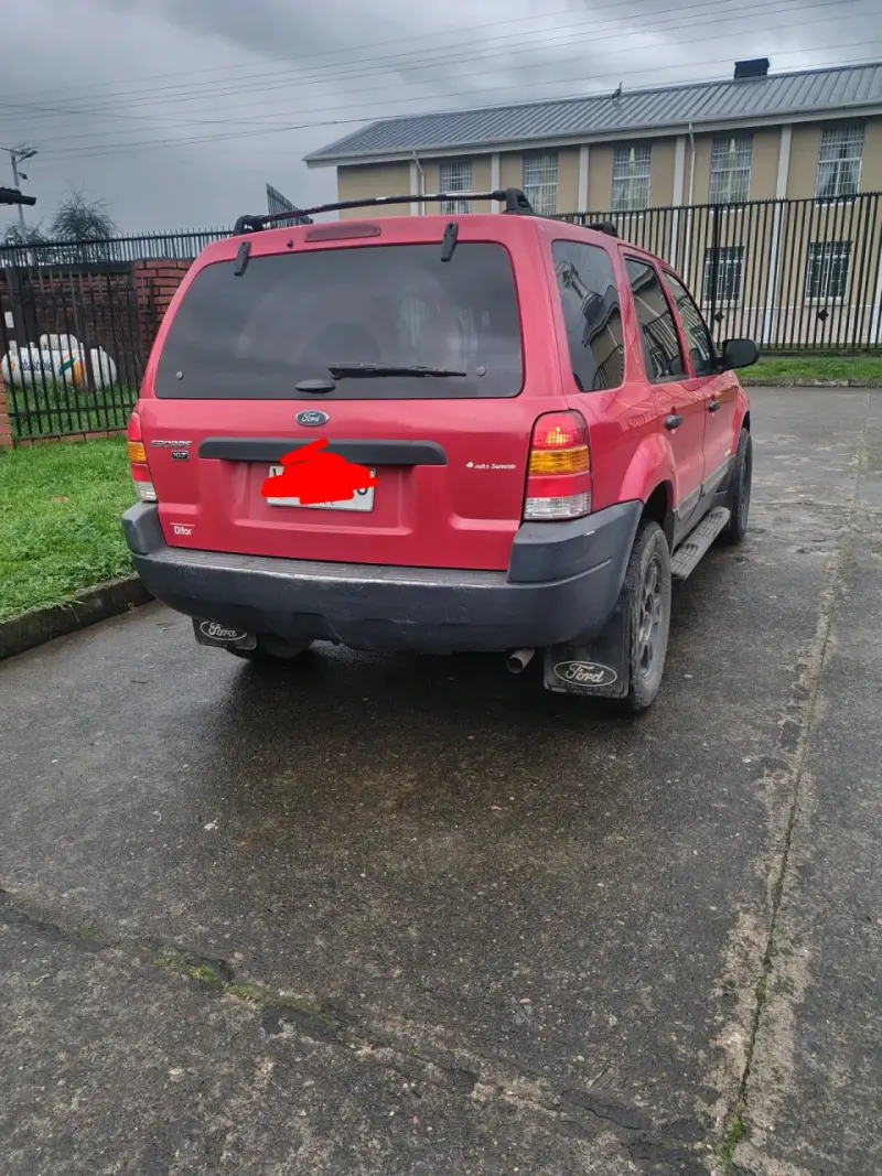 Camioneta Ford Escape 2005 en buen estado - 5
