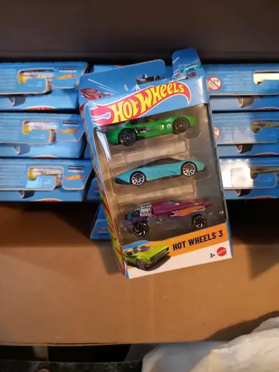Set de 3 Autos Hot Wheels en Caja - miniatura 1