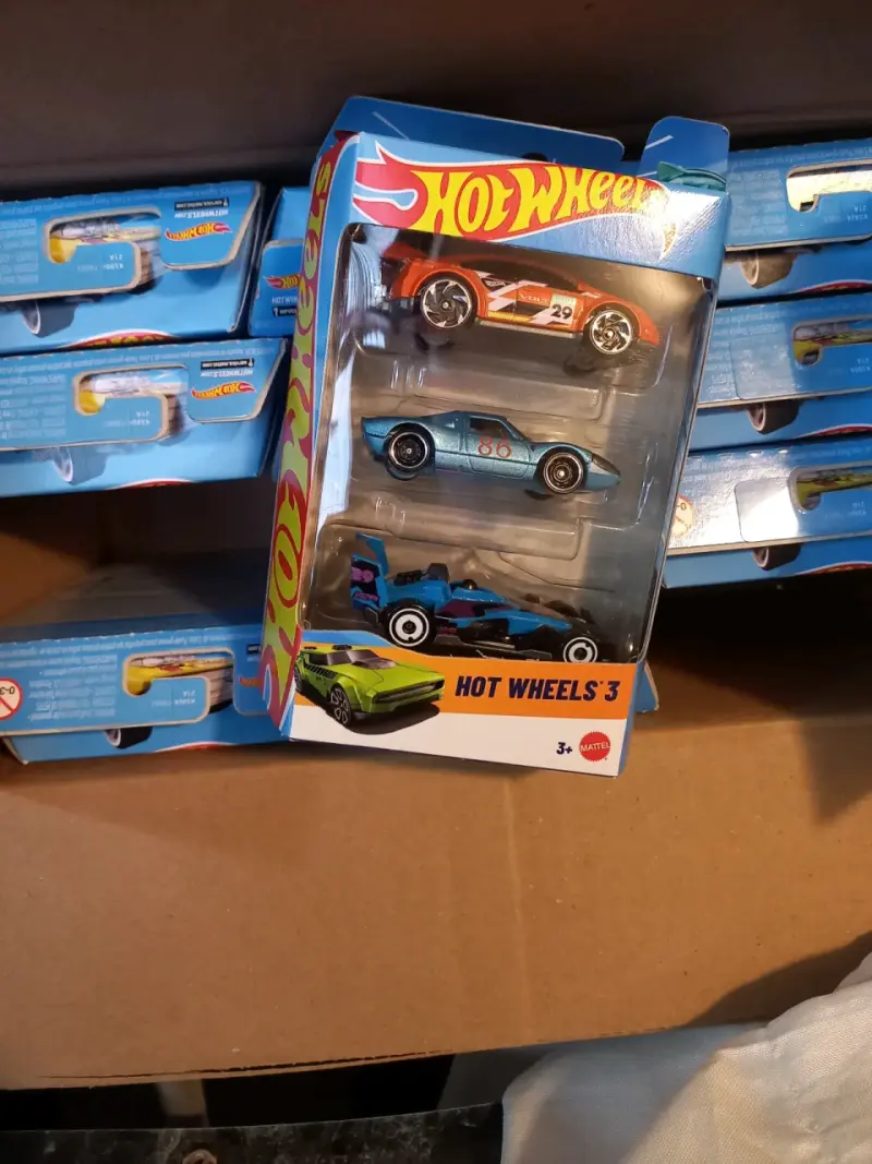 Set de 3 Autos Hot Wheels en Caja - 4