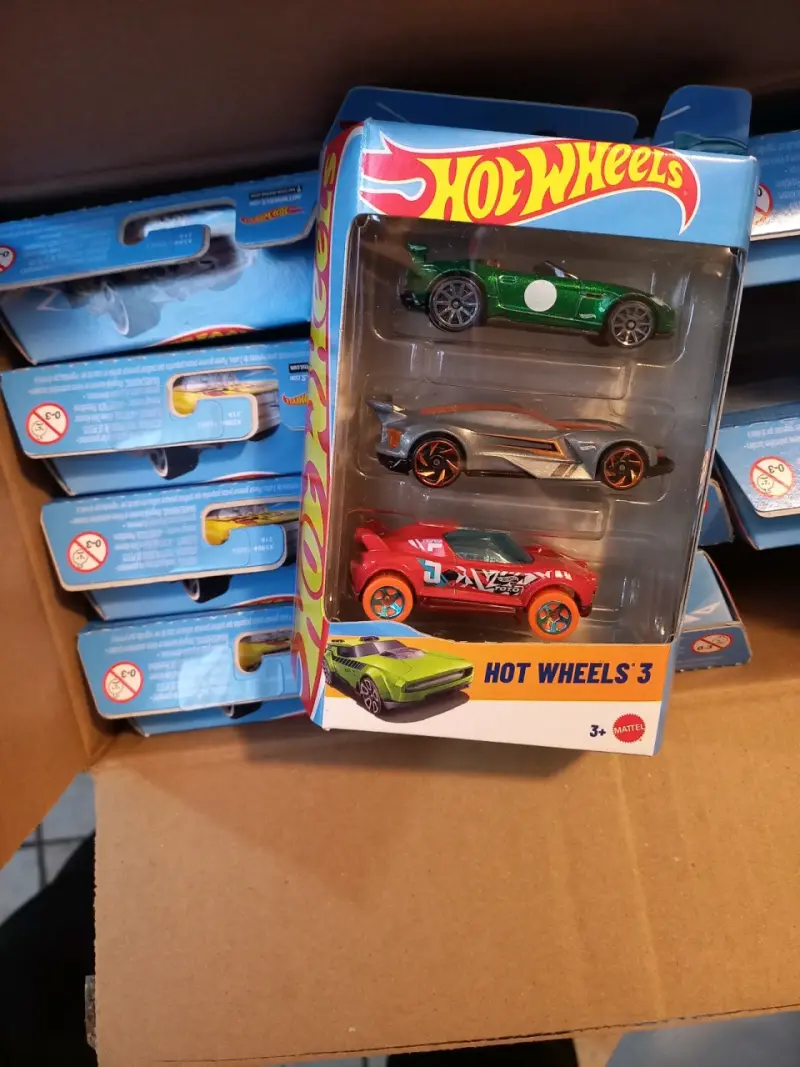 Set de 3 Autos Hot Wheels en Caja - 6