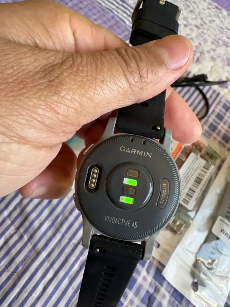 Smartwatch Garmin Vivoactive 4S con correas intercambiables - 3