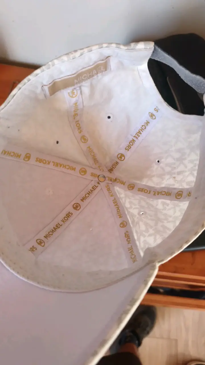 Gorra Michael Kors blanco con logo - 4