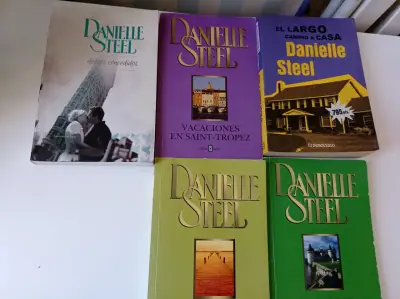 Lote de 10 libros de Danielle Steel en buen estado - miniatura 1