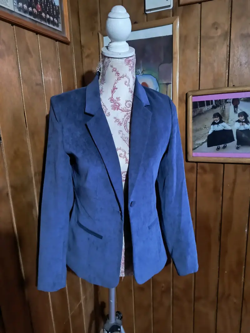 Blazer azul cielo marca IO talla 38 - 2