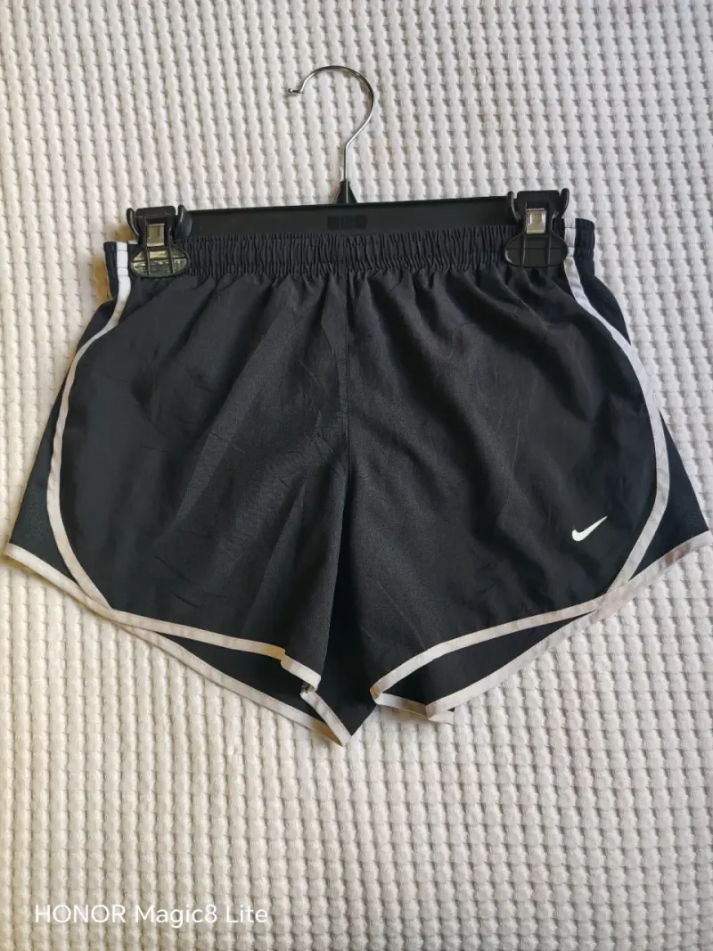 Shorts deportivos negros para mujer Nike
