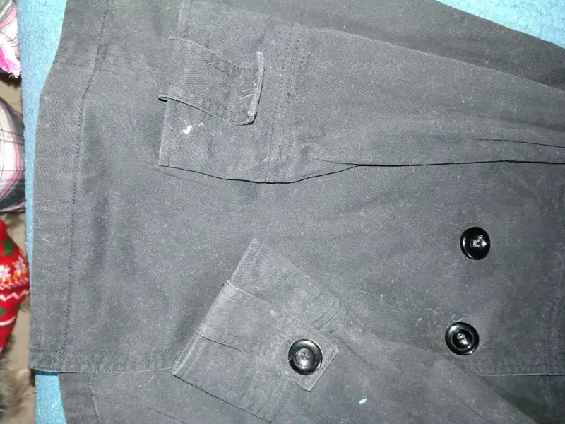 Abrigo  negro Sybilla talla S con botones - 4