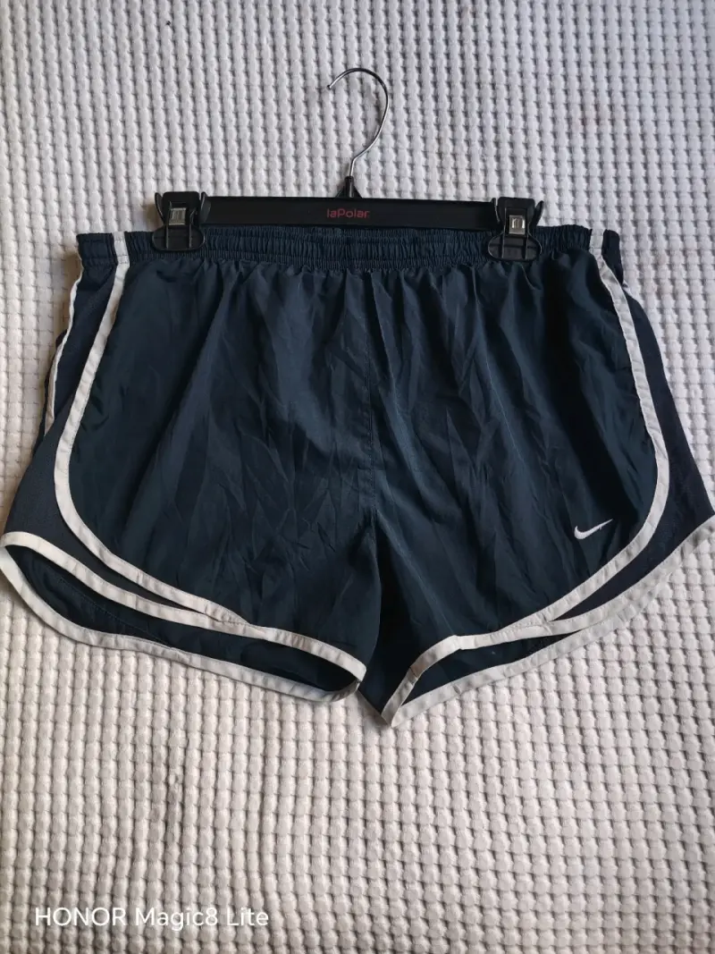 Shorts deportivos Nike azul marino para mujer
