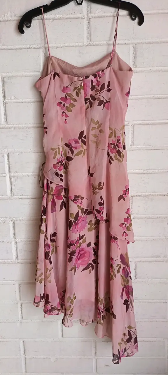 Vestido floral rosa con tirantes - 2