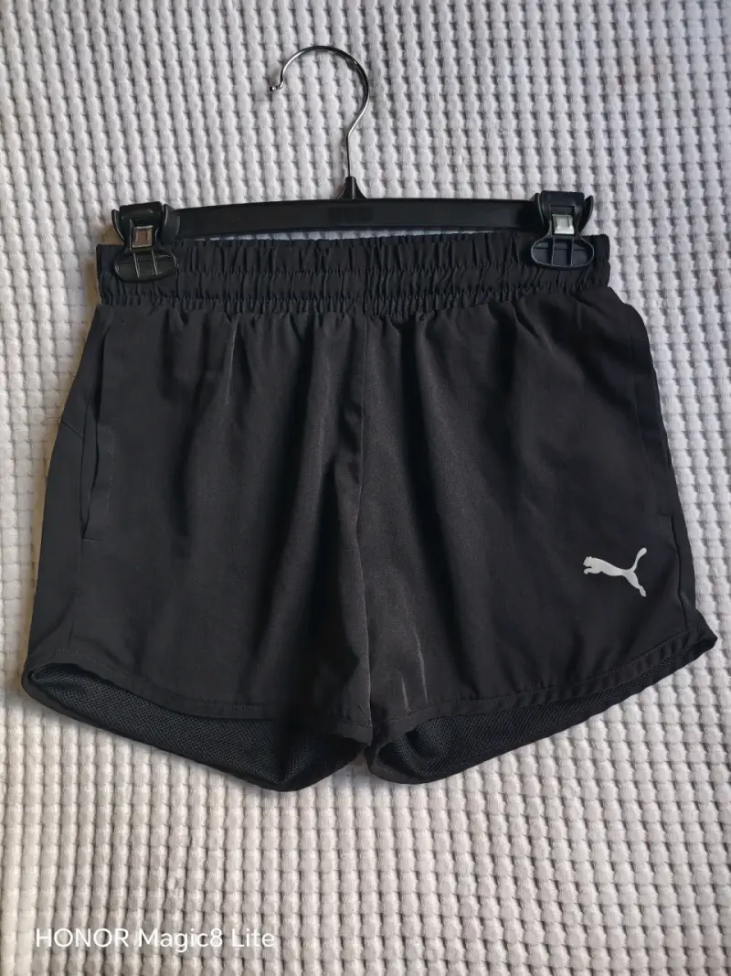 Shorts deportivos negros Puma para hombre