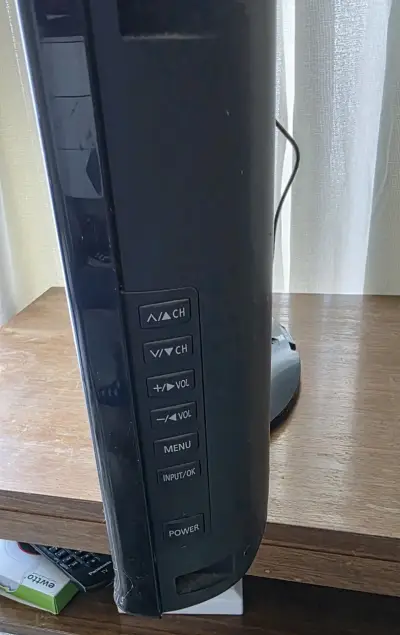 Televisor Panasonic Viera 32" LCD con Control Remoto - miniatura 3