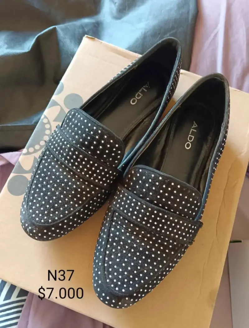 Mocasines negros con tachas Aldo talla 37