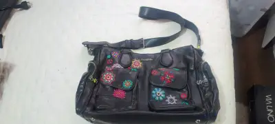 Bolso de cuero negro con bordados Desigual - miniatura 2