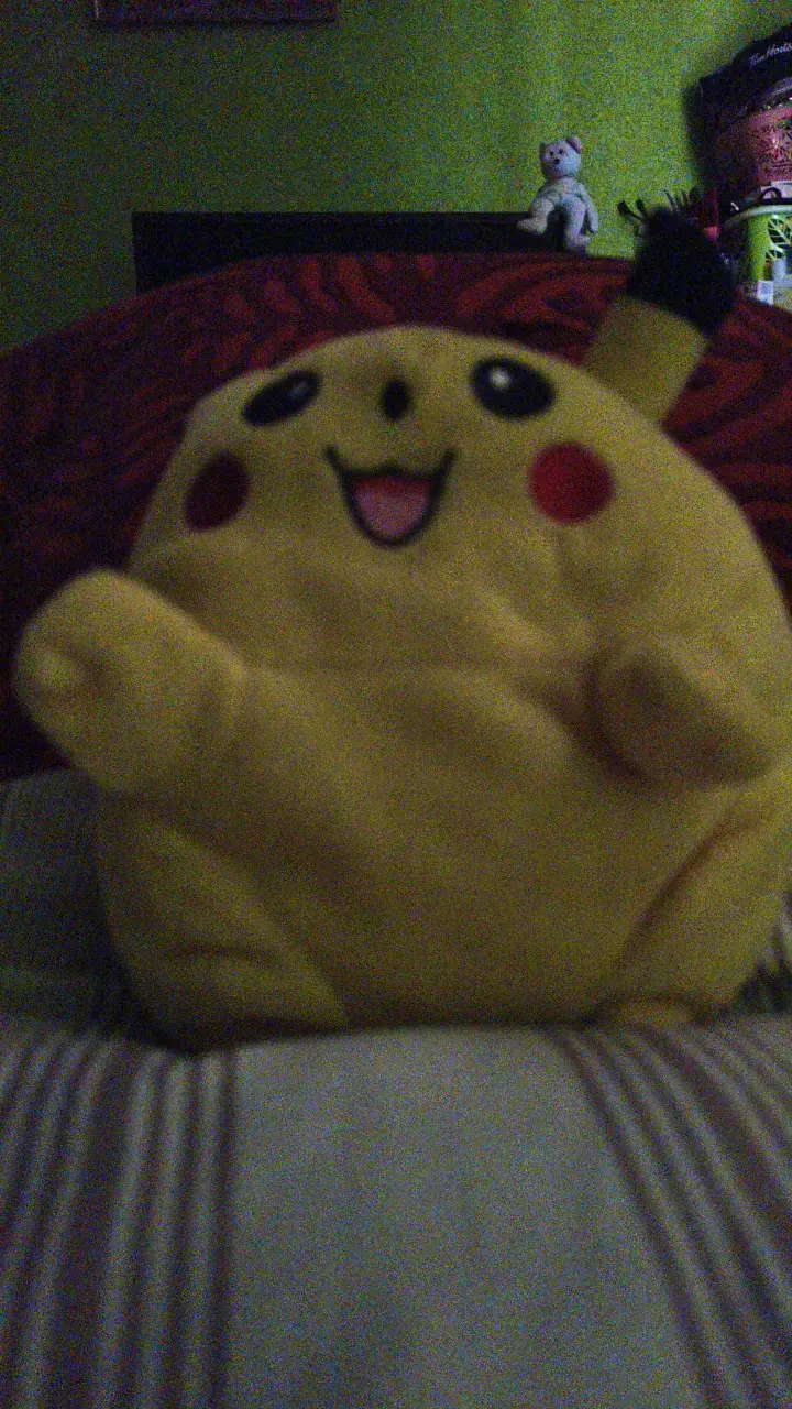 Peluche de Pikachu amarillo suave