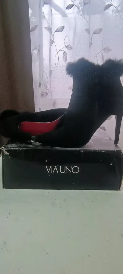 Botines de tacón alto  negros con peluche - miniatura 1