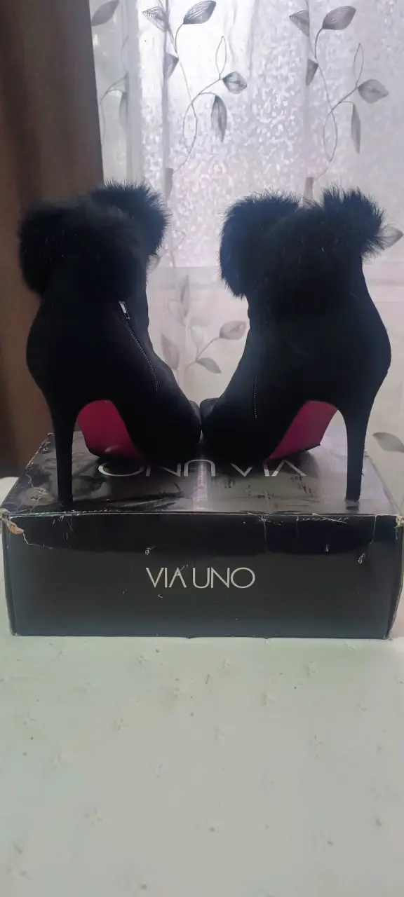 Botines de tacón alto negros con peluche - 2