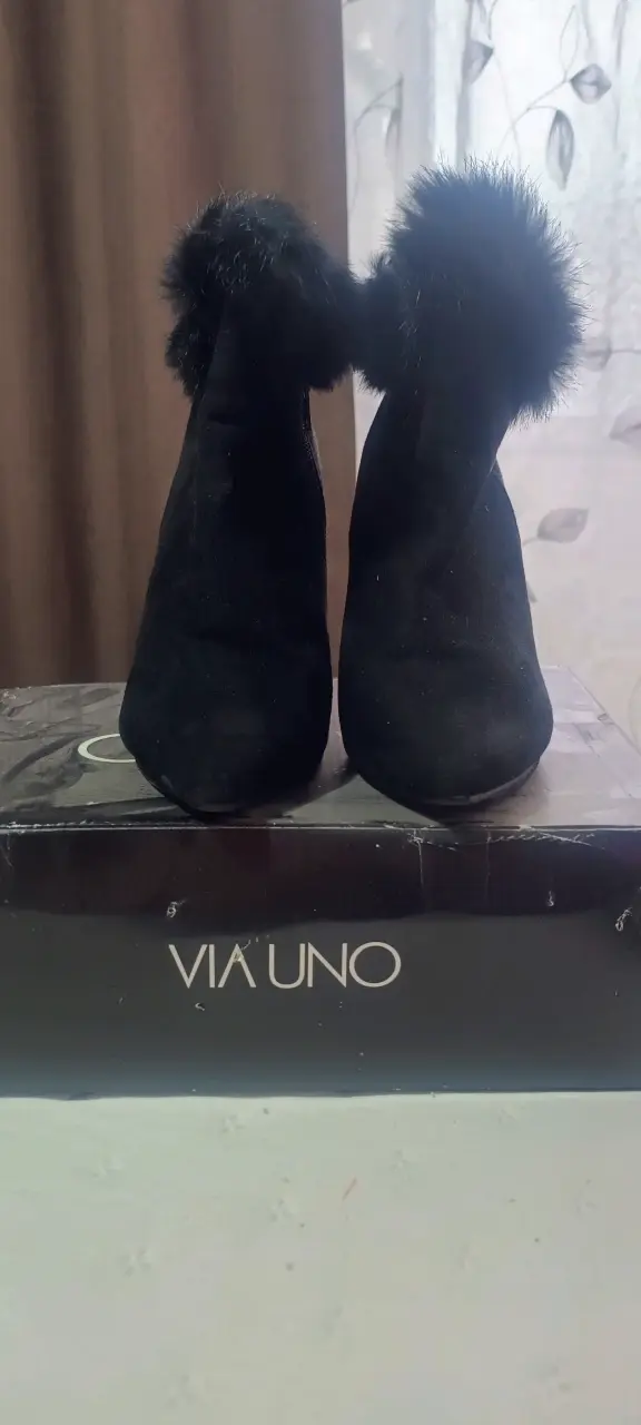 Botines de tacón alto negros con peluche - 4
