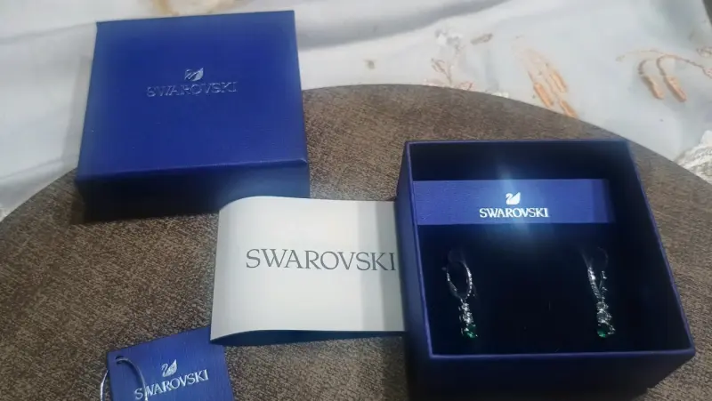 Aros Swarovski con cristales verdes - 2