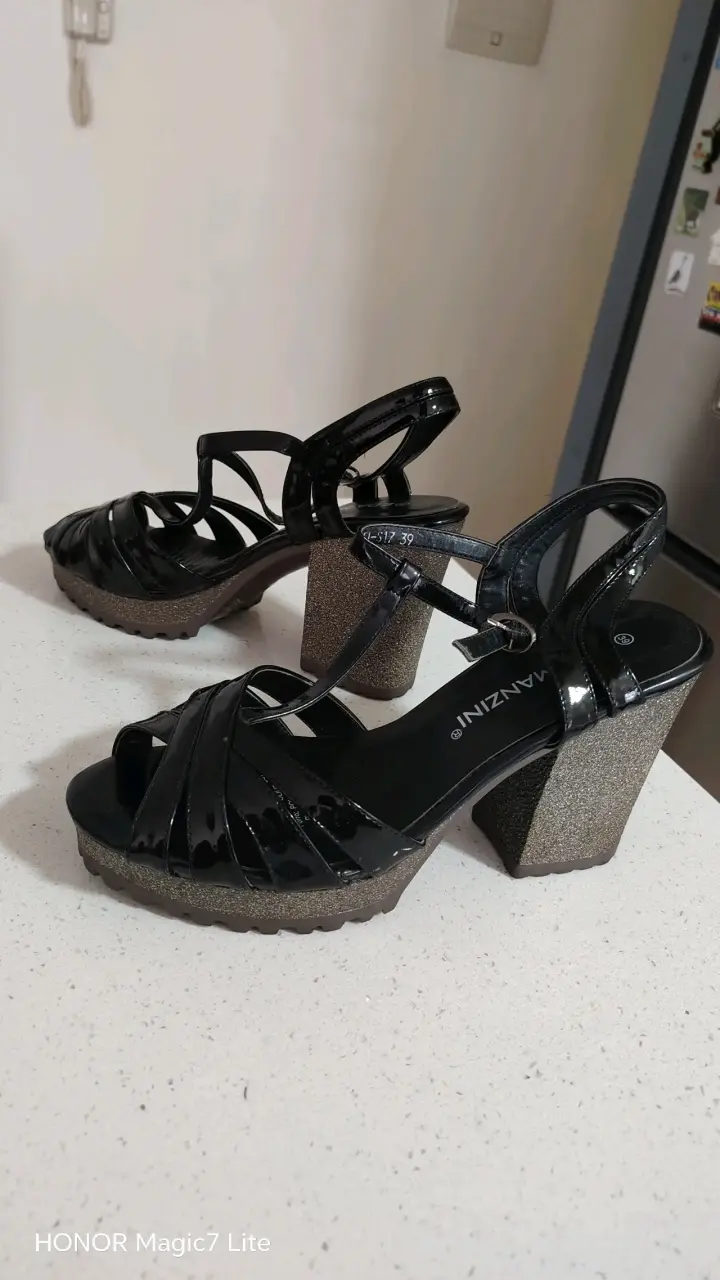 Sandalias de tacón alto negras Eda Manzini - 1