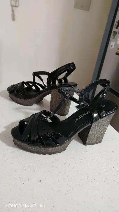 Sandalias de tacón alto negras Eda Manzini - miniatura 1