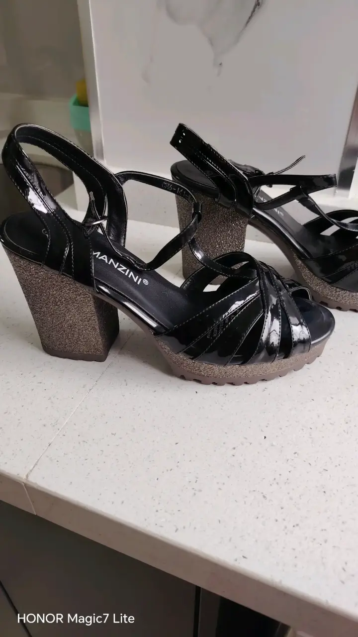 Sandalias de tacón alto negras Eda Manzini - 2