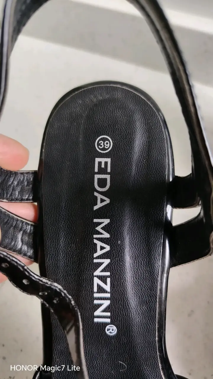 Sandalias de tacón alto negras Eda Manzini - 4
